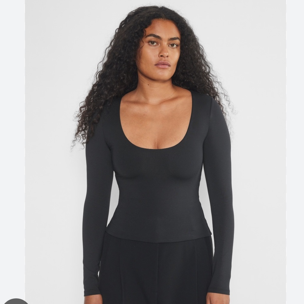 Aritzia Black Long Sleeve Top